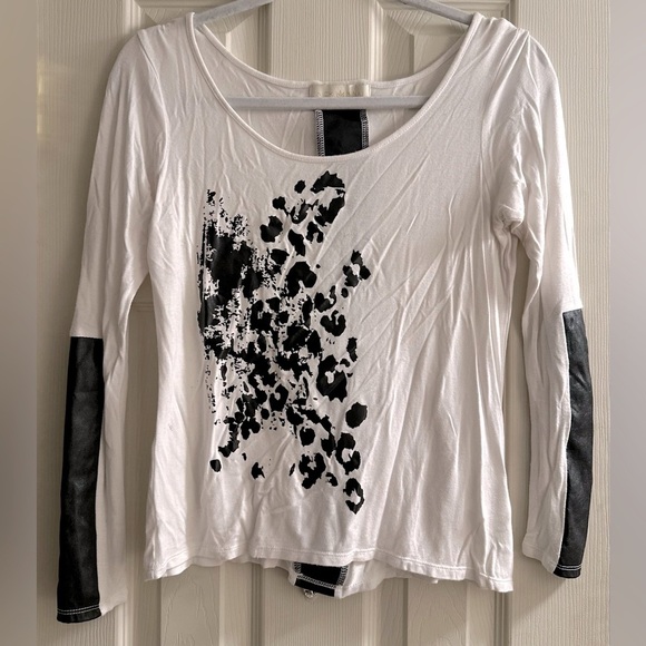Stylish White and Black Women's Top - Picture 1 of 5